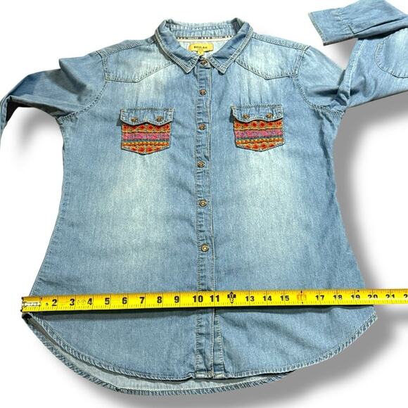 Beulah Womens Southwestern Aztec Embroidered Chambray Denim Button Up Shirt Med - Picture 13 of 16